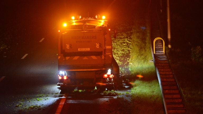 De opruimwerkzaamheden duurden tot diep in de nacht (foto: Perry Roovers/SQ Vision).