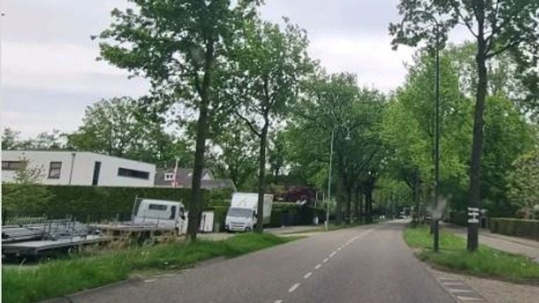 De aanrijding vond zondagavond plaats op de Aarle-Rixtelseweg in Helmond (foto: Instagram politie Helmond).