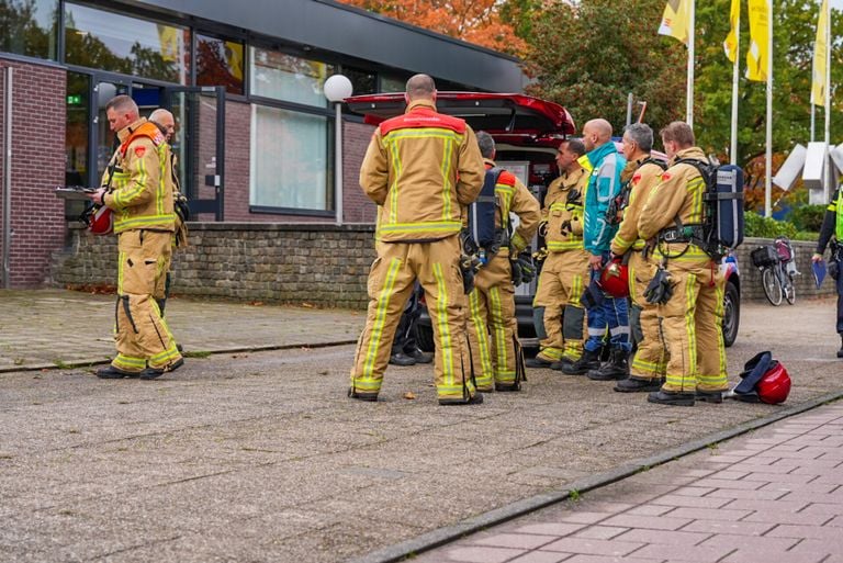 De brandweer had de situatie in het Ir. Ottenbad in Eindhoven snel onder controle (foto: Dave Hendriks/SQ Vision).