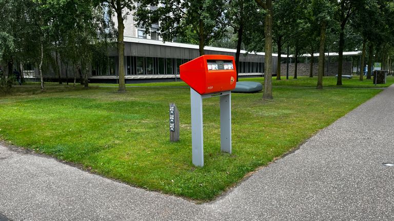 Een brievenbus op de High Tech Campus Eindhoven (foto: Rogier van Son).