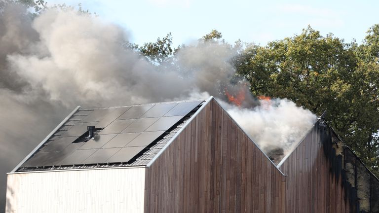 Er kwam veel rook vrij bij de brand (foto: Marco van den Broek/SQ Vision).