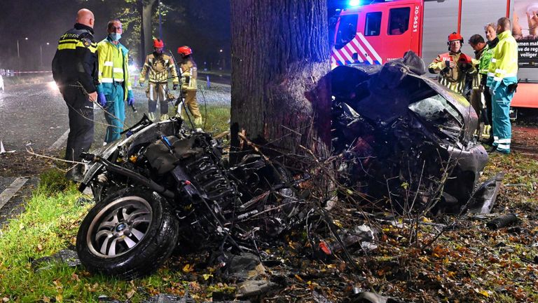 De botsing op de N65 vond rond halftwee zaterdagnacht plaats (foto: Toby de Kort/SQ Vision).