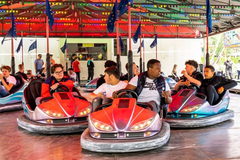 Loeren naar het goede auto'tje om te botsen  (foto: Marcel van Dorst/MaRicMedia).