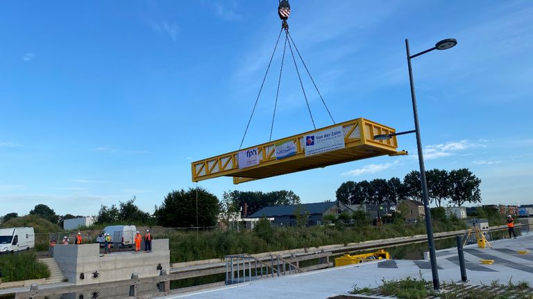 De brug moet de nieuwe wijk verbinden met het centrum van Roosendaal.