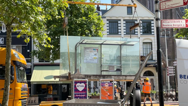 Tilburgs bushokje moet voor twee weken wijken voor de kermis (foto: Tom van den Oetelaar).