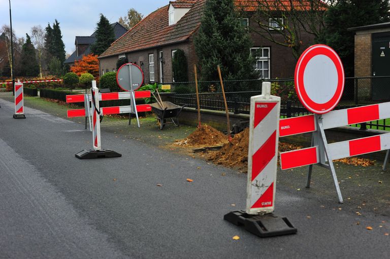 Het gaslek in Budel ontstond tijdens graafwerkzaamheden (foto: Johan Bloemers/SQ Vision). 