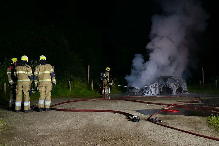 Van de auto bleef slechts een wrak over (foto: Sander van Gils/SQ Vision).