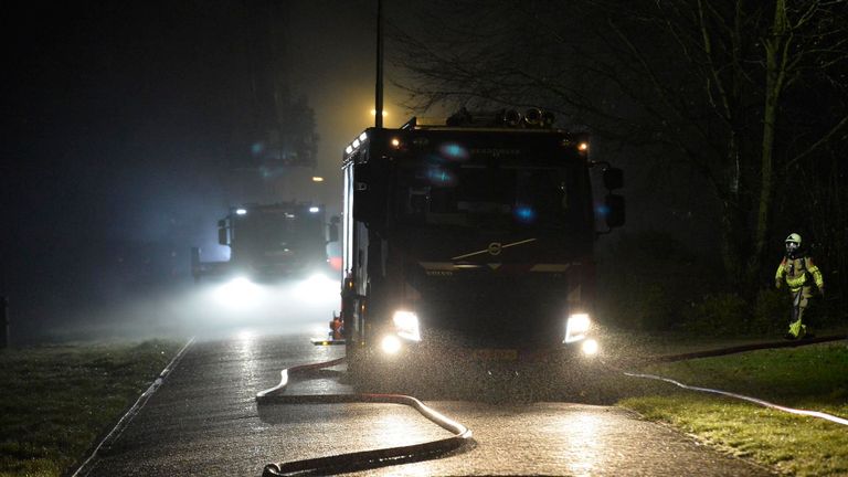 De brandweer was met een aantal wagens uitgerukt (foto: Perry Roovers/SQ Vision Mediaprodukties).
