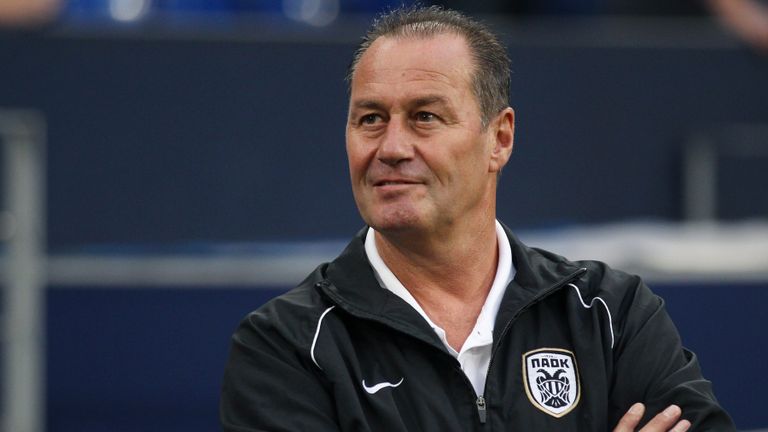 Huub Stevens als trainer van PAOK (foto: ANP)