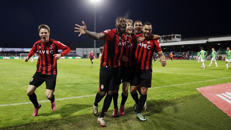 Spelers van Willem II vieren de 1-1 (foto: ANP).