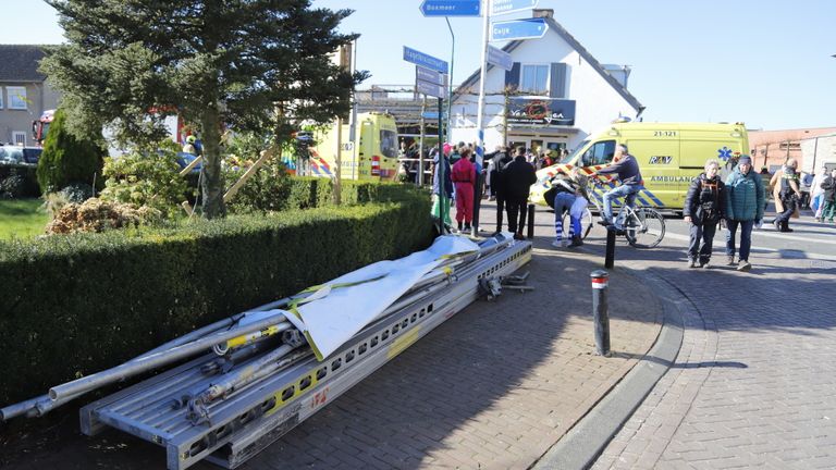 Het ongeluk in Beugen vond plaats op het Kerkplein (foto: SK-Media).