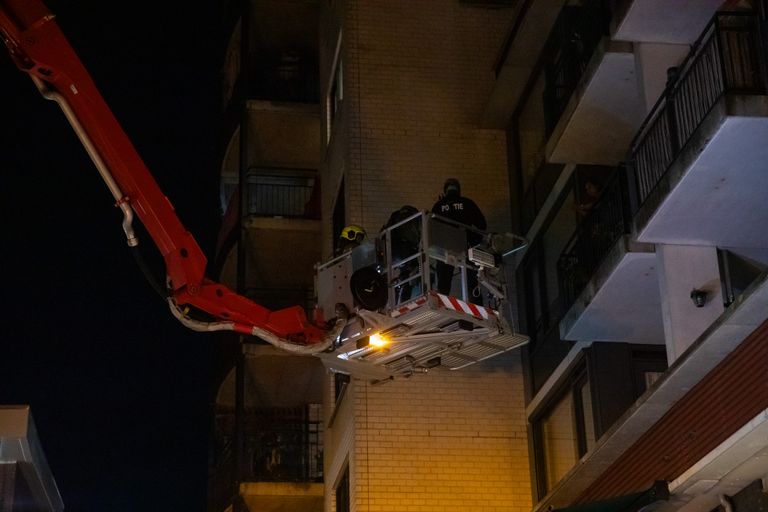 Vanwege de verwarde man in Roosendaal werden diverse hulpverleners ingezet (foto: Christian Traets/SQ Vision).