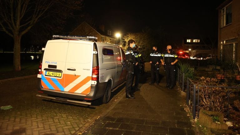 Politie aan de Hageland in Vught (foto: Bart Meesters/SQ Vision).