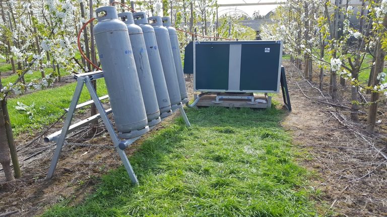 De ForstGuard, de warmteluchtmachine die wordt ingezet in de fruitteelt (foto: Rudy Franken).