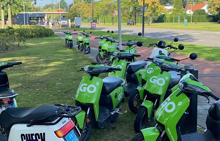 Deelscooters in Breda (Foto: Twitter/Frankblzs).