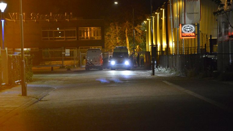 Het explosief werd zaterdagnacht gevonden aan de Kleine Krogt in Breda (foto: Perry Roovers/SQ Vision).