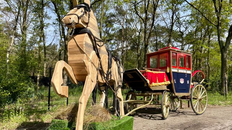 'Paard' en wagen staan klaar voor vertrek naar Emmen (foto: Erik Peeters)