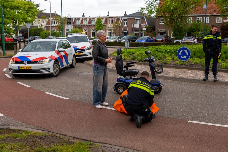 Het slachtoffer schrok op de rotonde van een laat remmende automobilist (foto: Gabor Heeres/SQ Vision).