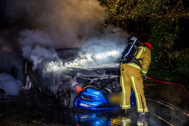 Hoe de branden aan het Herdersveld in Geldrop konden ontstaan, wordt onderzocht (foto: Dave Hendriks/SQ Vision).