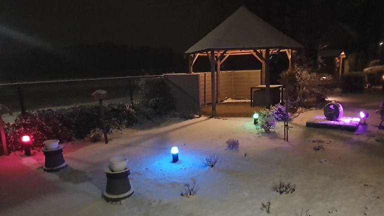 Winterwonderland in een tuin in Nuenen (foto: Loek de Folter).