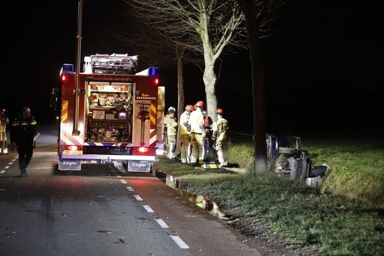 Hulpdiensten zijn aanwezig op de plek van het ongeluk (foto: Christian Traets/SQ Vision).