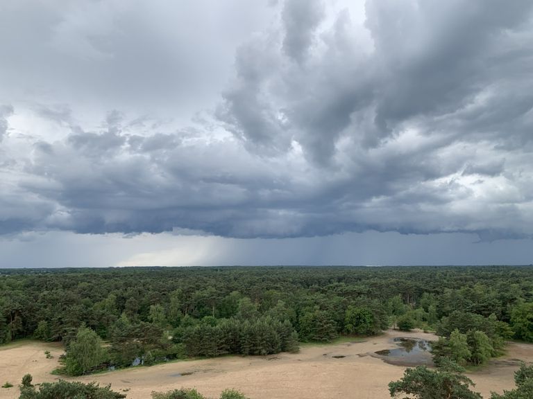 Shelfcloud boven natuurgebied Herperduin (foto: Stan Smits)