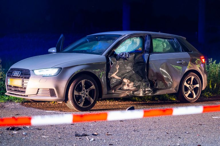 De motorrijder raakte de auto in de flank (foto: Gabor Heeres/SQ Vision).