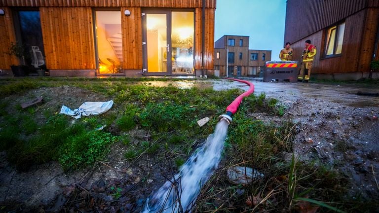 Het is dweilen met de kraan open in de wijk (foto: SQ Vision).