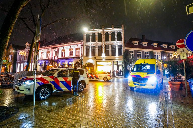 Meerdere hulpdiensten op de Kleine Berg in Eindhoven (foto: SQ Vision).