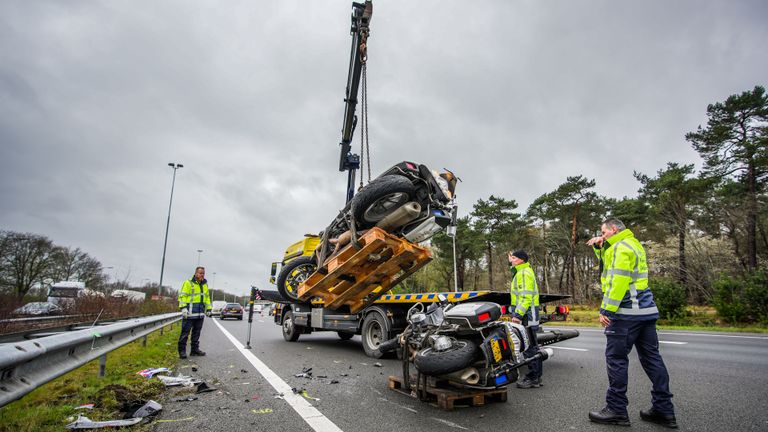 De motoren worden weggehaald (foto: SQ Vision).