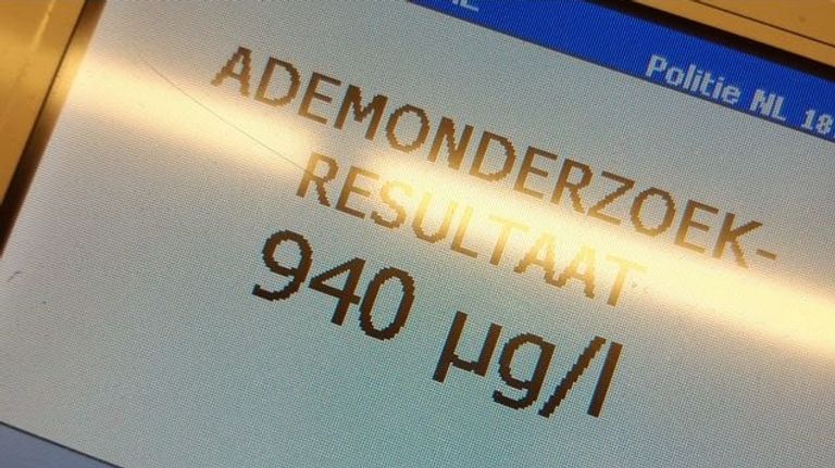 De automobilist blies 940 ug/l, ruim tien keer zoveel als is toegestaan voor een beginnend bestuurder (foto: Twitter @WA_Schijndel). 