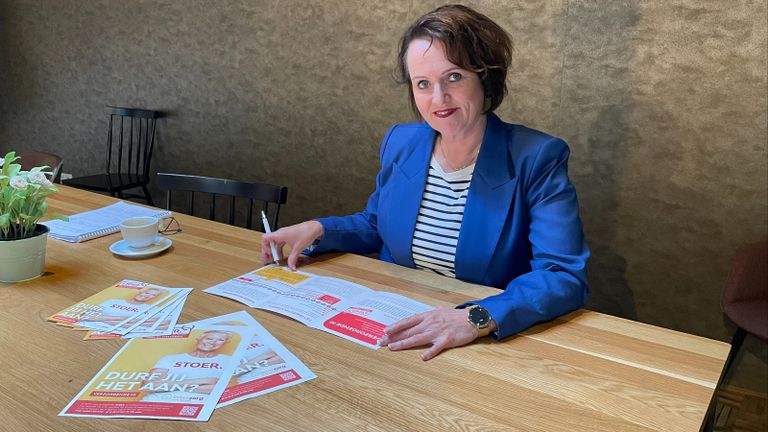 Carine van der Rijt, manager HRM bij Interzorg, hoopt dat op flink wat nieuwe medewerkers door de verkorte opleiding voor zij-instromers (foto: Megan Hanegraaf).