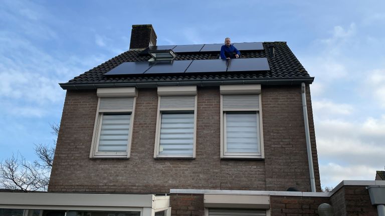 Bram tijdens zijn laatste klus in Eindhoven (foto: Rogier van Son).