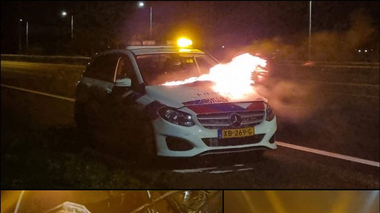 De politieauto vatte onderweg naar een melding vlam (foto: Twitter politie basisteam Weerijs).