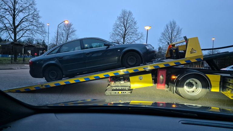 De Poolse auto werd op de A2 in beslag gemmen (foto: X/Verkeerspolitie Oost-Brabant).