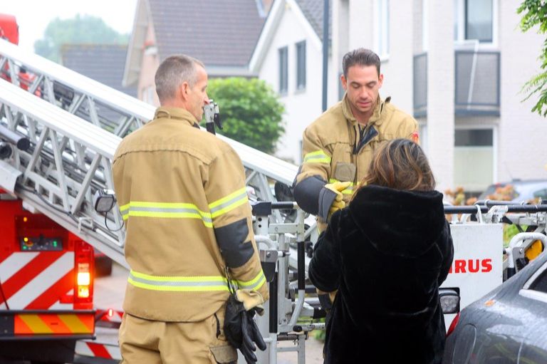 De brandweerlieden keren met Bob terug op de grond (foto: Bart Meesters/MeestersMulti Media/SQ Vision).