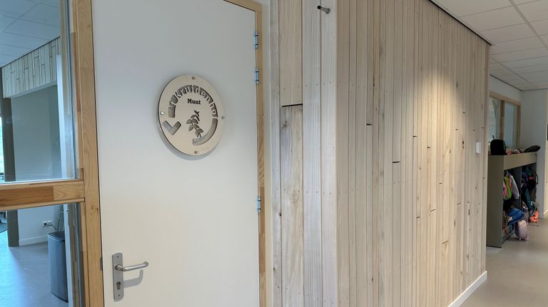 Op de gangen komt er ook weer veel hout terug (foto: Rogier van Son). 