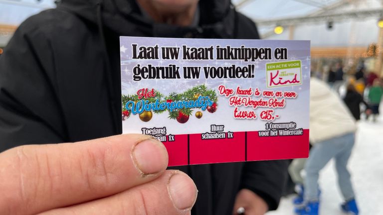 Het kaartje waarmee kinderen van ouders met een krappe beurs de schaatsbaan op kunnen (foto: Omroep Brabant)