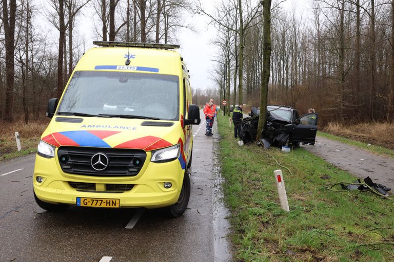 Het ongeluk gebeurde aan de Steeg in Schijndel (foto: Sander van Gils/SQ Vision).
