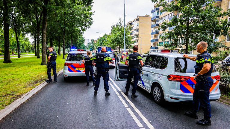 De geldwagen werd klemgereden op de  Montgomerylaan in Eindhoven (Foto: Sem van Rijssel / SQ Vision).