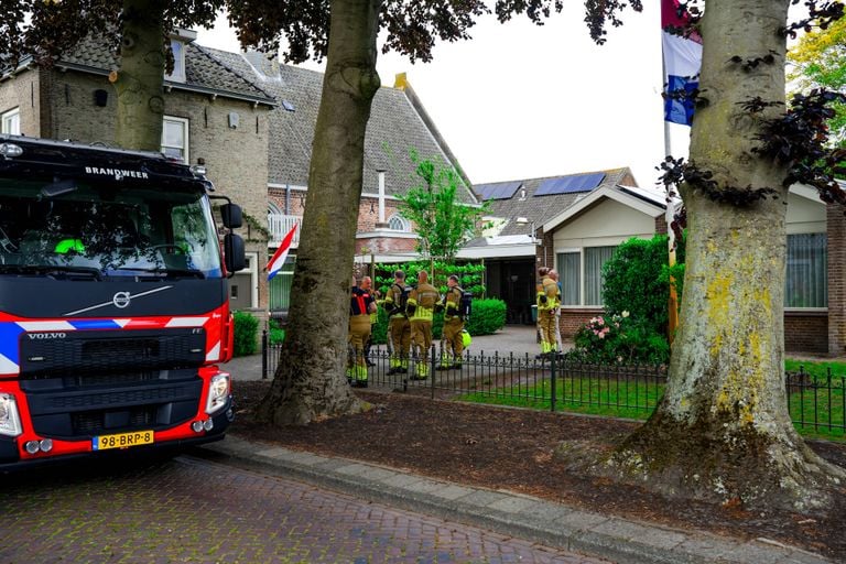 Milieugevaarlijke stof lekt tijdens onderhoud aan een kerk (foto: Erik Haverhals/Persbureau Heitink).