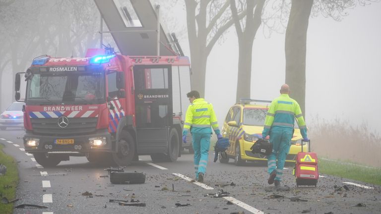 Vanwege het dodelijke ongeluk in Maren-Kessel werden diverse hulpdiensten opgeroepen (foto: Gabor Heeres/SQ Vision).