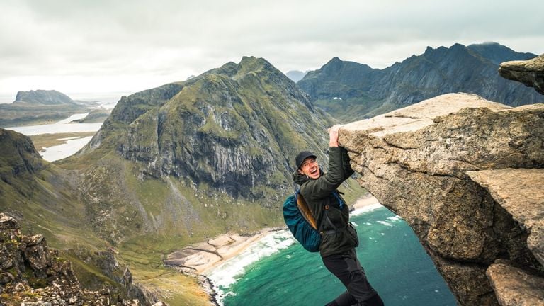 Sven bij Ryten Mountain in Noorwegen (foto: Facebook Rafiki on Tour).