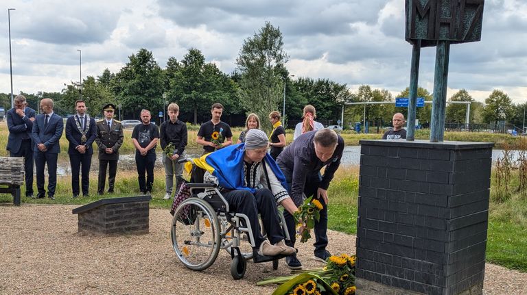 Veel Oekraïners woonden de herdenking in Eindhoven bij (foto: Ferenc Triki) 