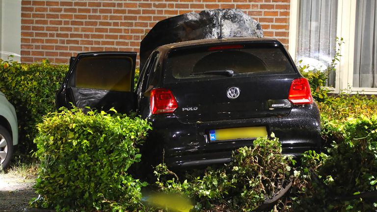 Dezelfde auto nadat de brand is geblust (foto: Gabor Heeres / SQ Vision).