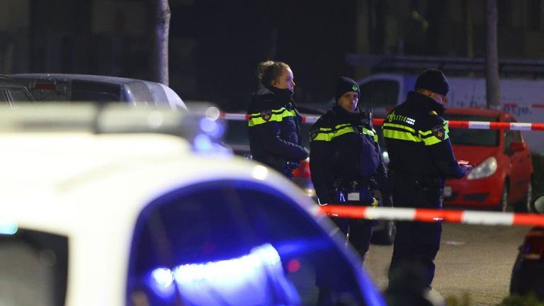 De politie meldde de schietpartij in Den Bosch rond halfeen zaterdagnacht (foto: Bart Meesters).