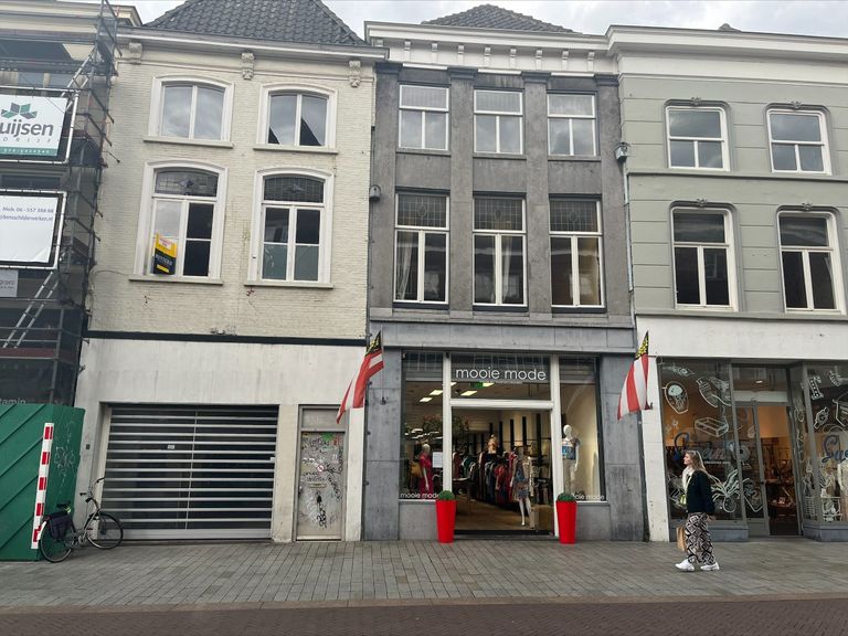 De voorgevel van de panden aan de Hinthamerstraat in Den Bosch. 