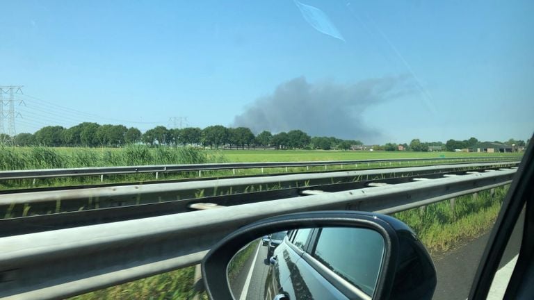 Rook is vanaf de A58 te zien (foto: Rik Leenes).