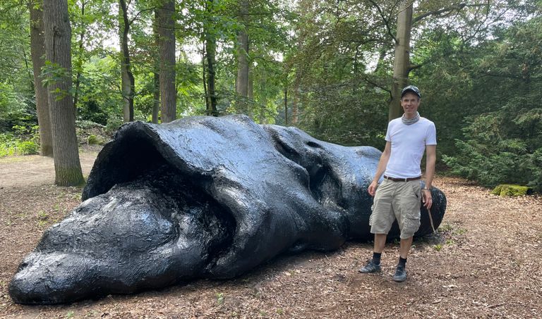 Gereon Krebber bij zijn bijdrage voor de Lustwarande in Tilburg. (foto: Tom van den Oetelaar)