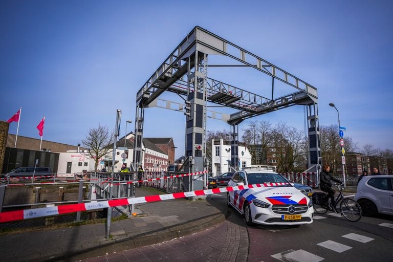 Ook de brug is afgezet (foto: SQ Vision).